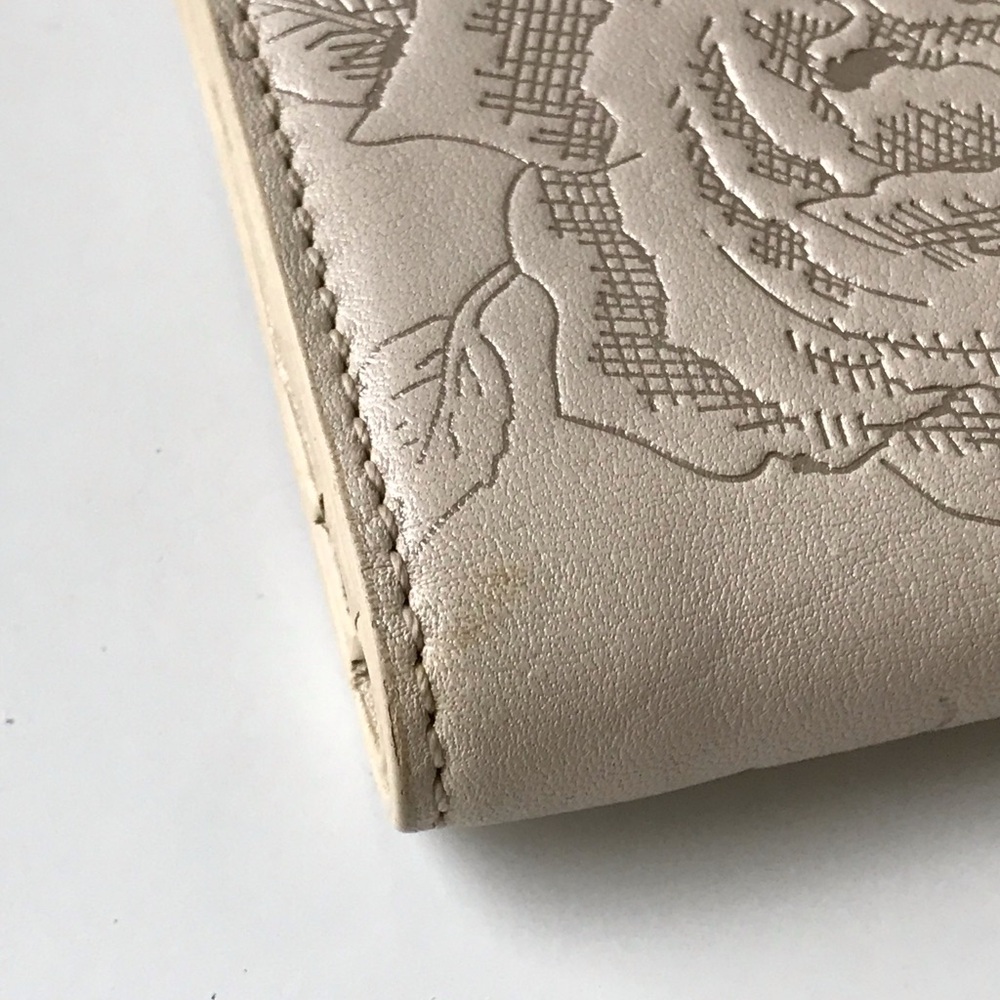 Coach Metallic Rose Embossed Leather Compact Wallet, Rare 2000’s - Picture 12 of 16